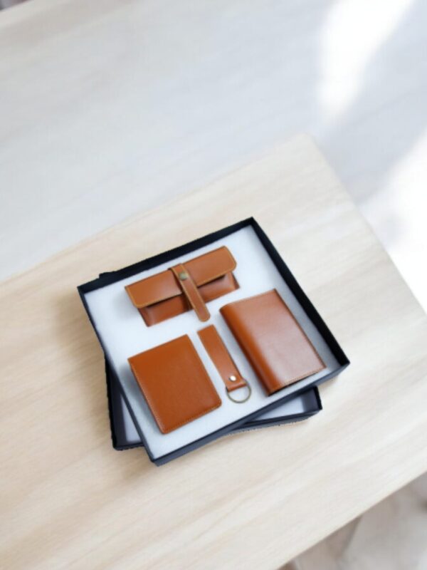 Leatherette Men Giftset - 4 in 1 - Image 3