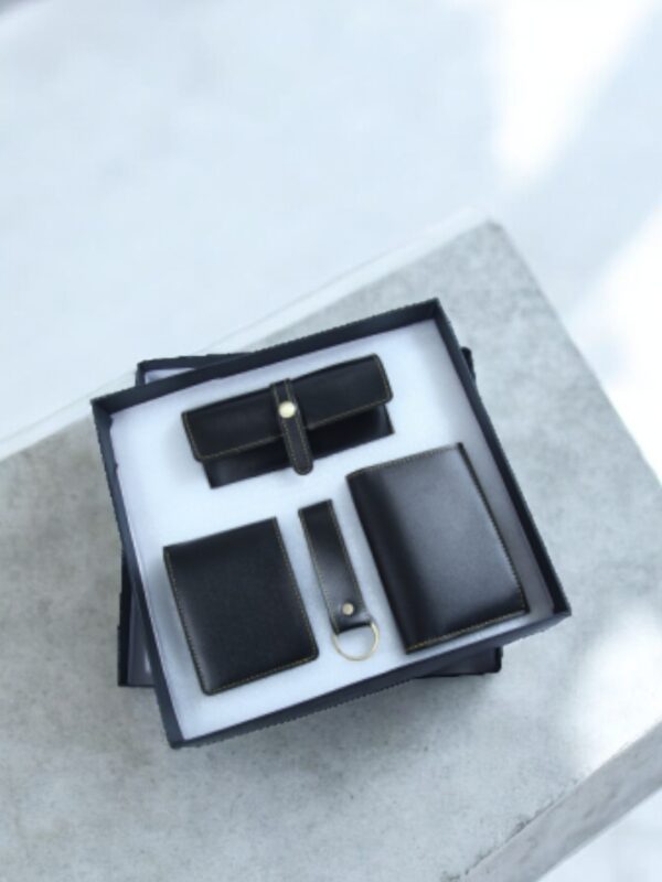 Leatherette Men Giftset - 4 in 1 - Image 4